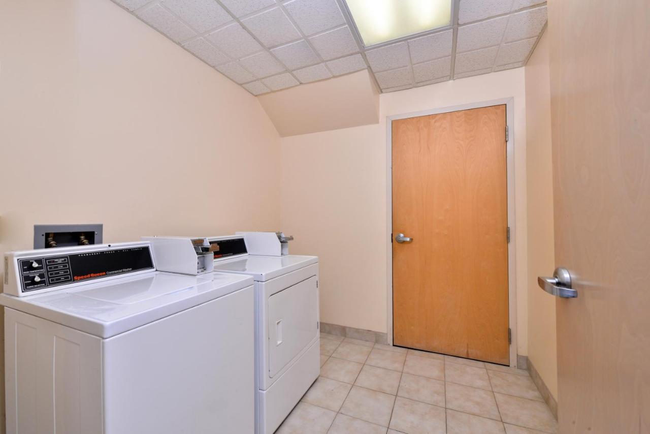 Red Roof Inn Sandusky - Milan Luaran gambar